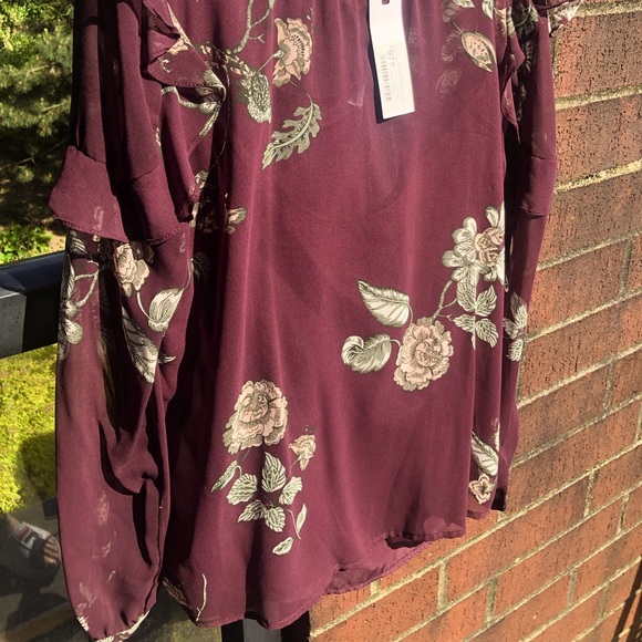 BB Dakota Blouse “Everything’s Coming Up 🌹 - Picture 2 of 4